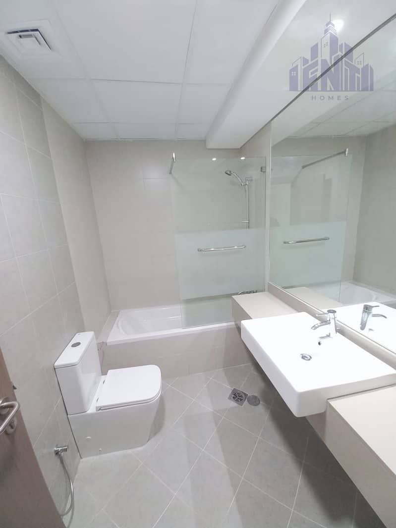 7 725 bathroom. jpeg