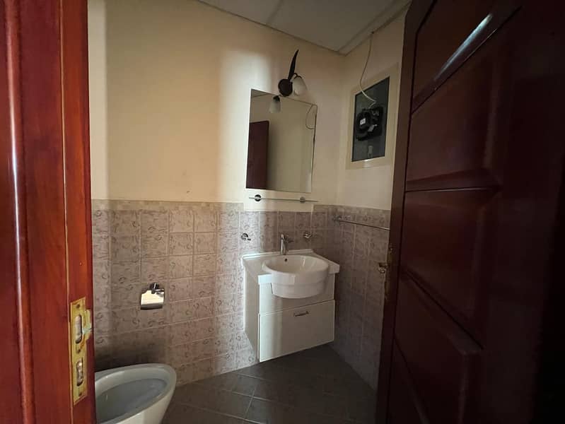 6 41a84dd9-5efe-40e6-bceb-2ce40fabdf23. jpg