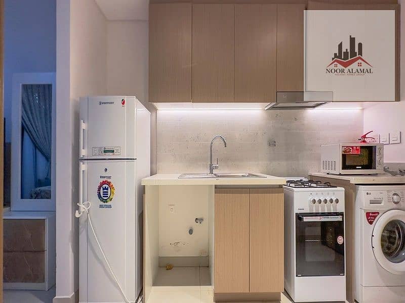 10 f3a9558e-a4ee-4137-9feb-ac2bd7fe7572. jpg
