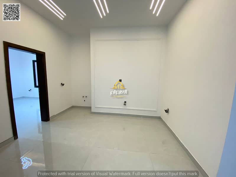 13 25bbefda-5fcf-4e30-a6b2-d92c0d78a228. jpg
