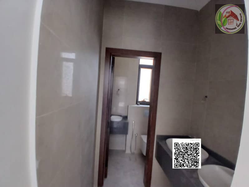 11 62bd1ed1-0126-481c-b585-ba37903ccb31. jpg