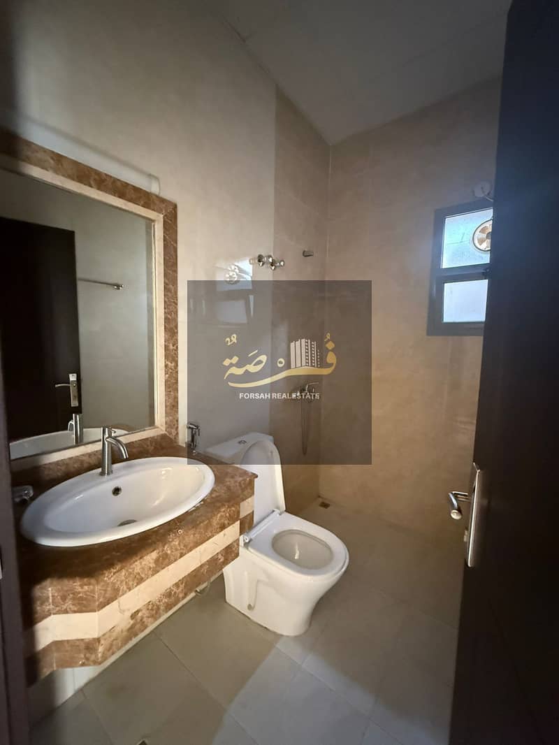 4 d737e3b2-47b3-4f77-8c53-febb5a992ac0. jpg