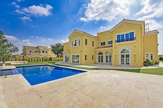 Must See | Vacant | 6 Bed Swimming Pool