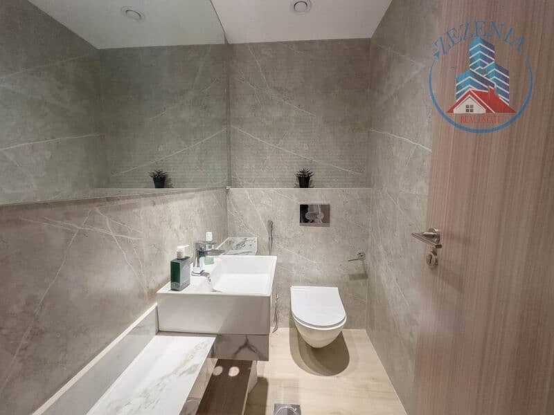 9 bathroom. jpg