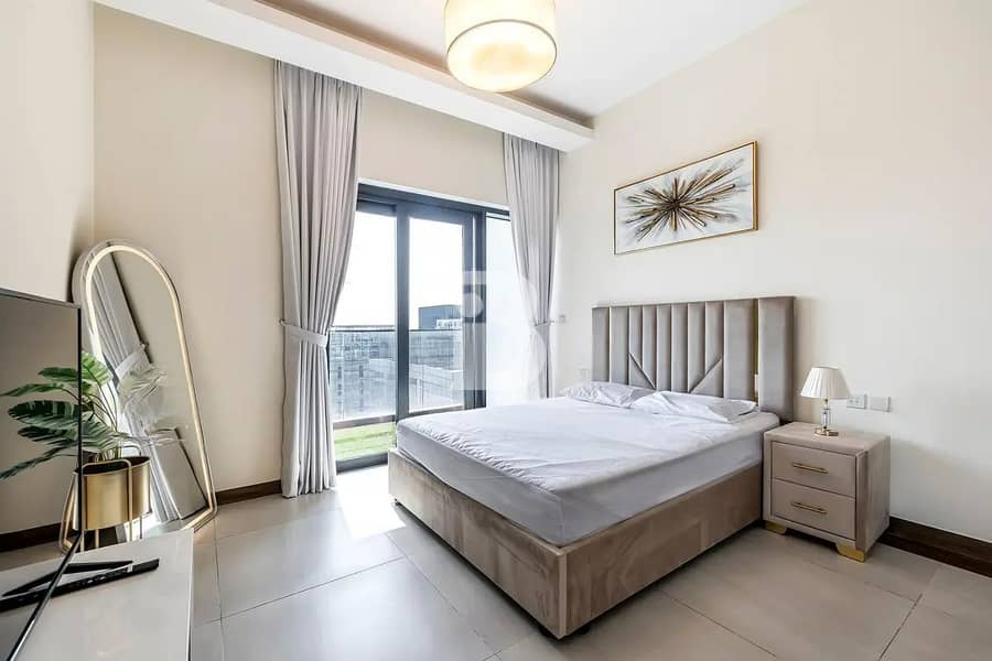 FULLY FURNISHED | LUXURIOUS UNIT | READY TO MOVE