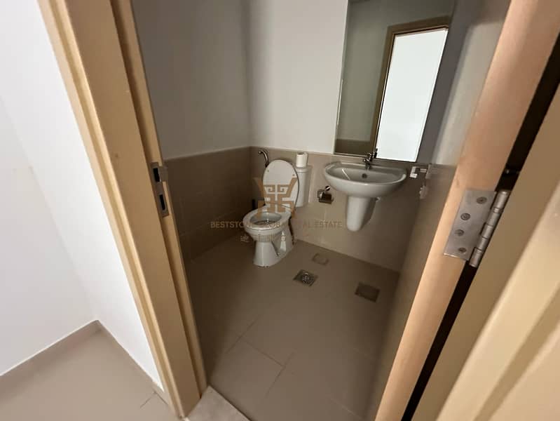 10 a37e2bab-4ced-4c62-ae7d-7df23d09fa25. jpg