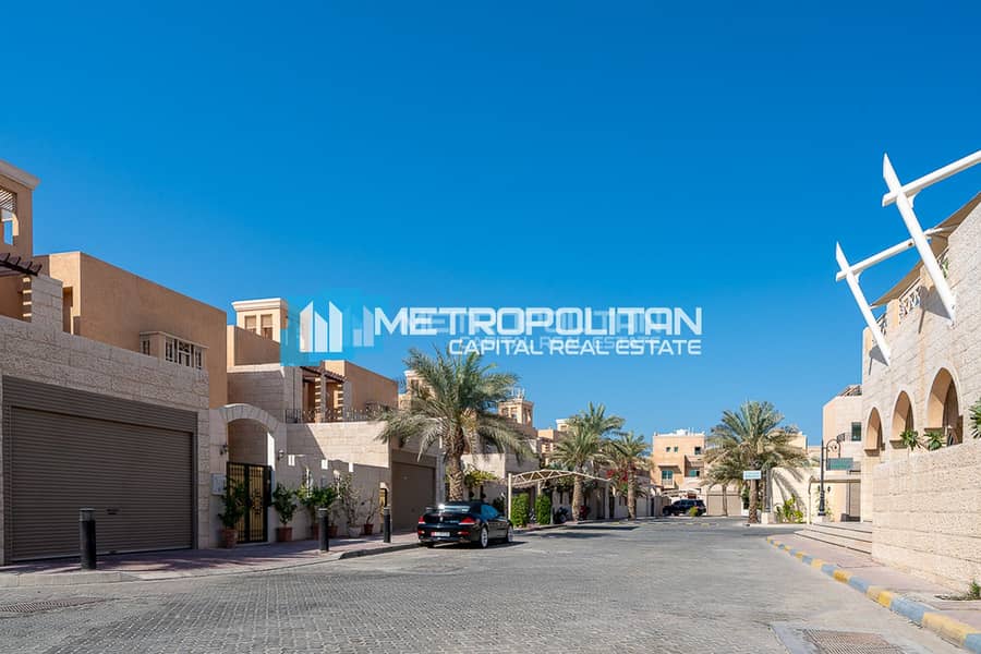Single Row Villa | 11 Bedrooms | Facing Main Road