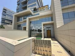 4-BR Waterfront Townhouse : Terrace | Parking