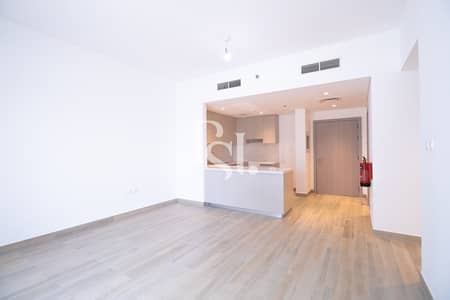 2 Bedroom Flat for Sale in Yas Island, Abu Dhabi - water-edge-yas-island-abu-dhabi-living-area (2). JPG