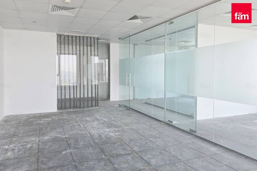 Canal and stables views / Semi Fitted / High Floor Canal and stables views / Semi Fitted / High Floor