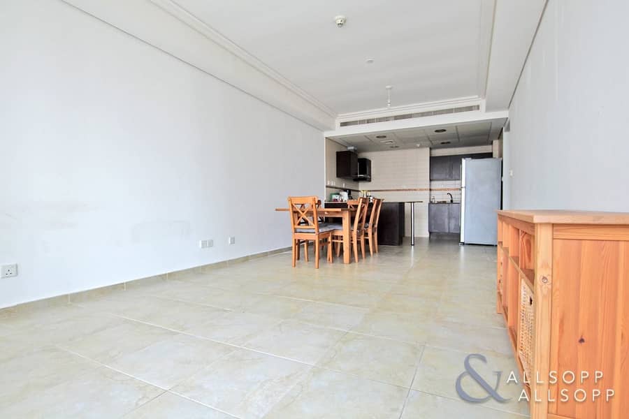2 Bed | Fully Furnished | Vibrant Location