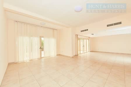 Refurbished Kitchen - Spacious Three Bedroom Townhouse - Stunning Views Refurbished Kitchen - Spacious Three Bedroom Townhouse - Stunning Views