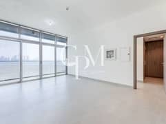 شقة واسعة مع بلكونة جاهزة للسكن