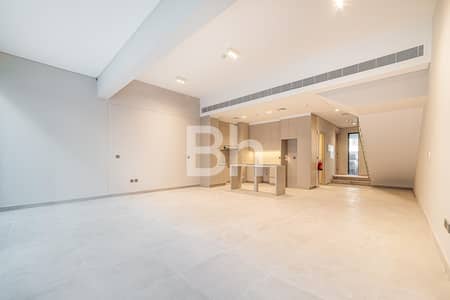 3 Bedroom Townhouse for Sale in Mohammed Bin Rashid City, Dubai - Extended Living Room |Near Park and Pool