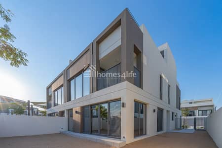 4 Bedroom Villa for Rent in Tilal Al Ghaf, Dubai - CLOSED KITCHEN | ON THE POOL | READY