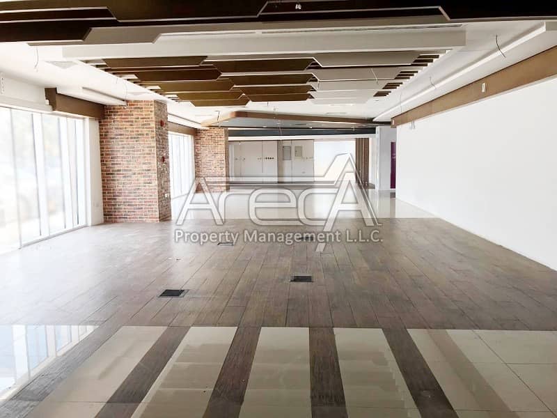 Commercial Showroom for rent in Madinat Zayed area! Best option for Hyper market