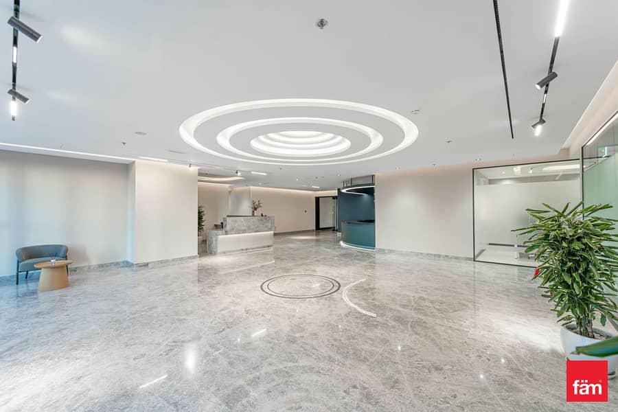 VACANT SOON | FITTED | LAKE VIEW | FULL FLOOR VACANT SOON | FITTED | LAKE VIEW | FULL FLOOR