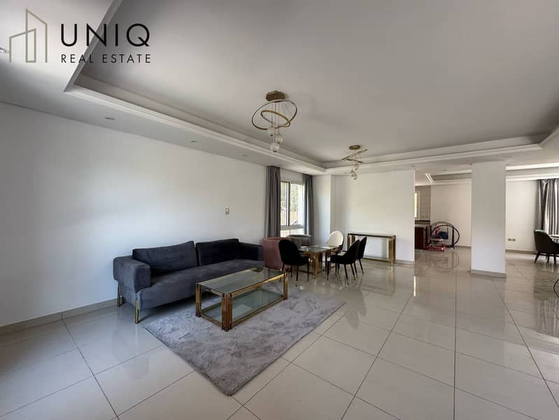 4 Living Area 1. jpeg