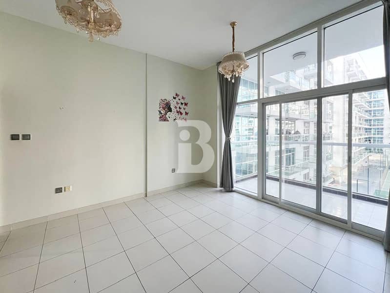 Free Parking | Fully Fitted Kitchen | Vacant Free Parking | Fully Fitted Kitchen | Vacant
