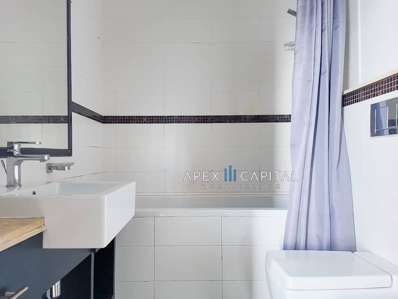 12 Park Heights bathroom. jpg