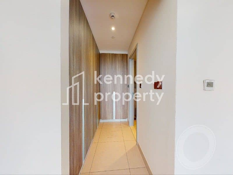8 30c149f2-9b7b-447e-9fa0-fc913aa2cdf8-photo_10-wardrobe. jpg