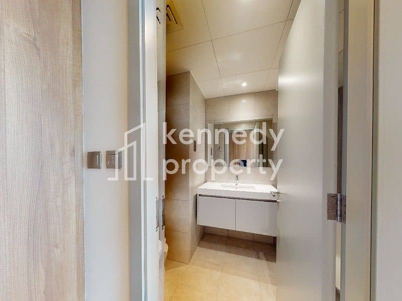 10 30c149f2-9b7b-447e-9fa0-fc913aa2cdf8-photo_8-bathroom. jpg