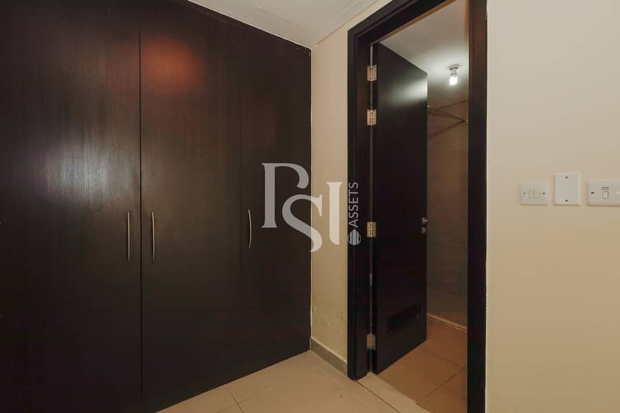 9 Tala-tower-marina-square-al-reem-island-abu-dhabi-closet. jpg