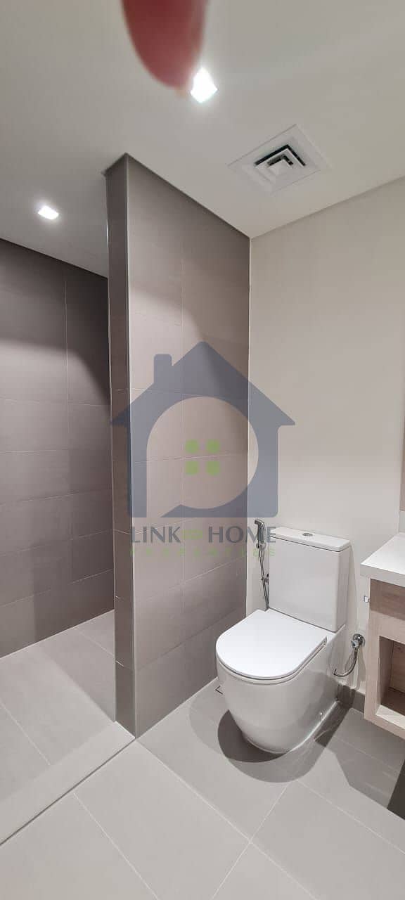 27 65aab8ce-8dcf-4845-bc5b-a12d6d9352aa. jpg