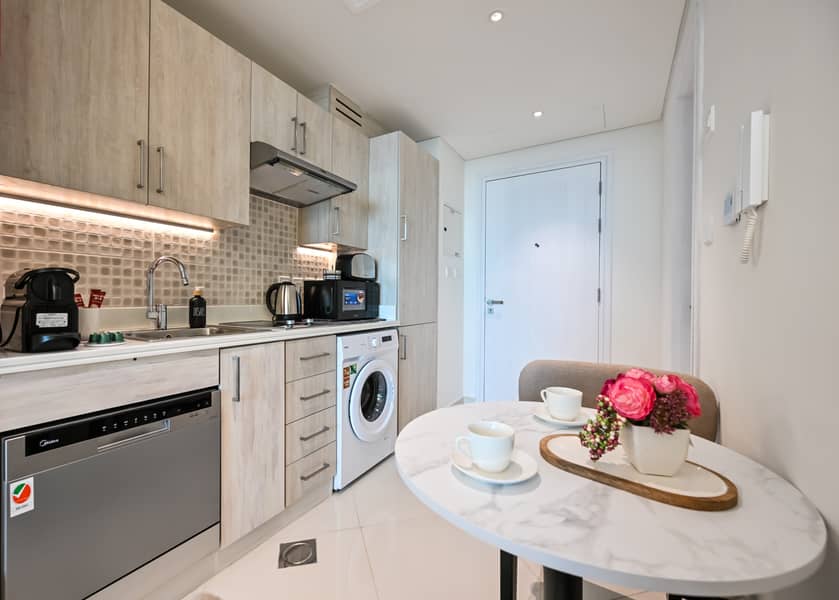 10 Kitchen 1. jpg