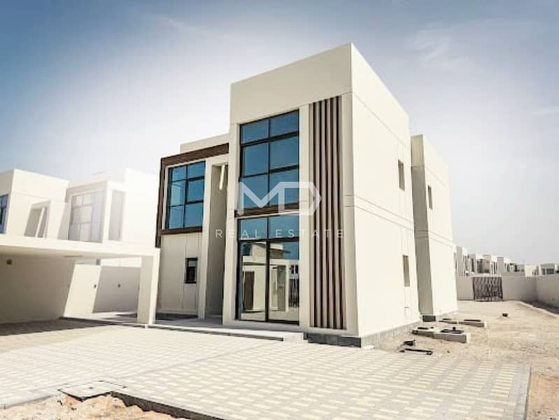 Corner V4 Villa | Near the Sea and Amenities