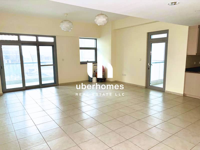 Vacant | Near Metro | Spacious Layout Vacant | Near Metro | Spacious Layout