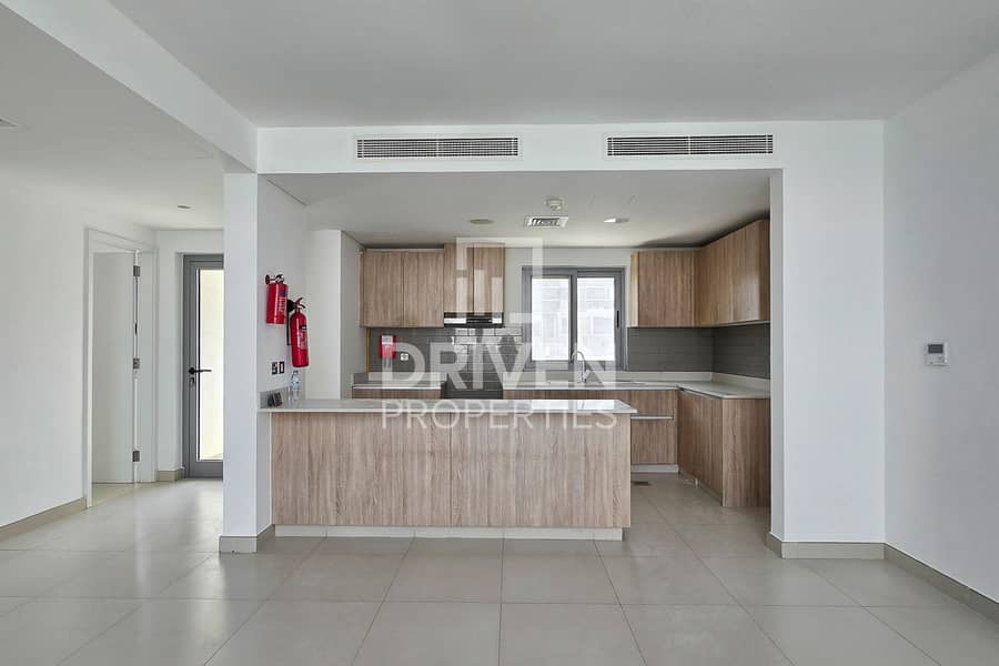 Huge Layout | Single Row | Ready to Move In