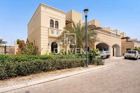 4 Bedroom Villa for Sale in Mudon, Dubai - Modern and Spacious Layout | Community View
