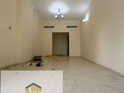شقة 2 غرفة نوم للايجار في منطقة الرولة، الشارقة - شقة غرفتين وصالة للإيجار أول ساكن – الرولة الشارقة – موقع حيوي وتشطيب فاخر في برج عائلي نظيف