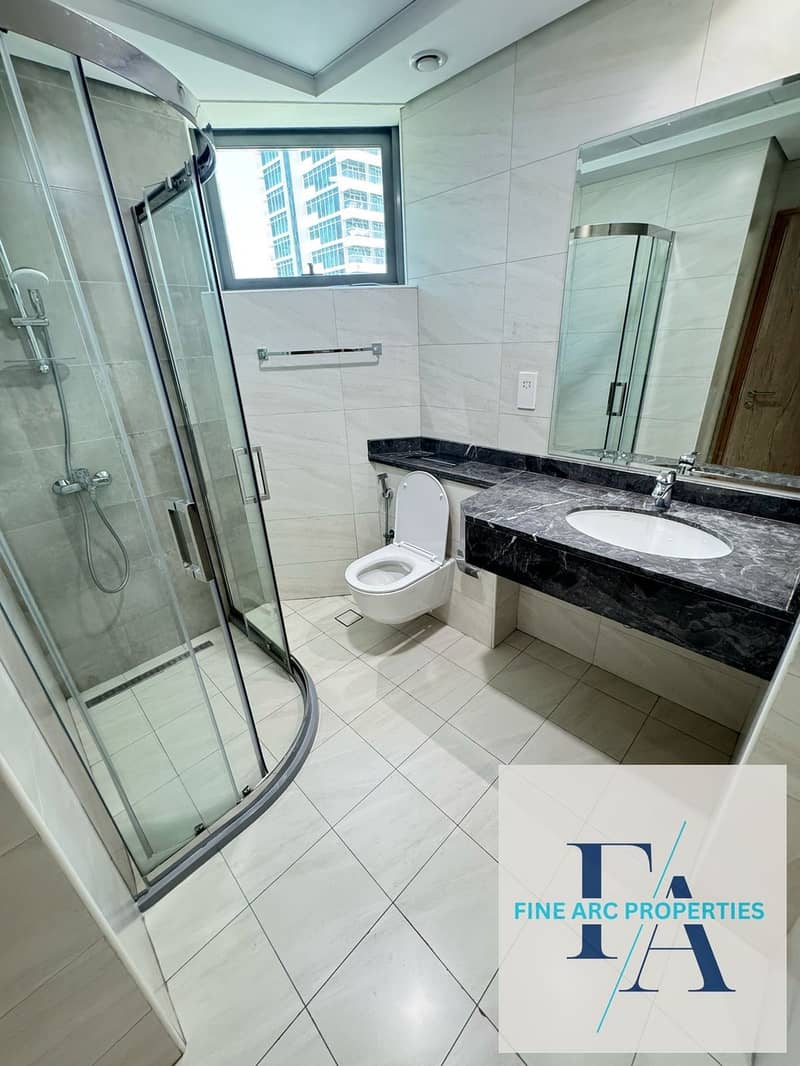 Burj View/ Mid Floor/ Luxury Apartment/ Prime Location