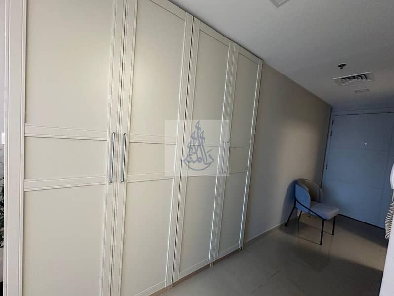 7 e3e60579-d9b5-442e-b365-84bd2aa43745. jpg
