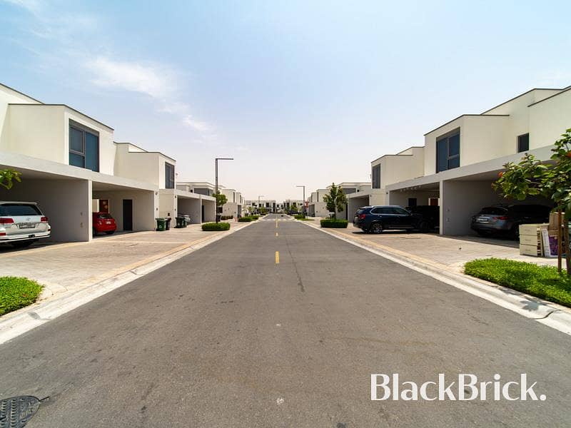 Well maintained | Unfurnished 3BR | Maids room