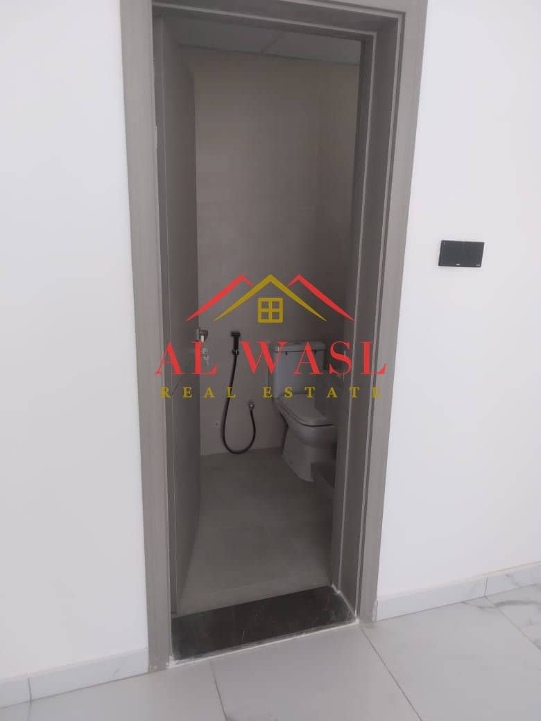 4 22ba12fe-9780-49a4-8feb-386ec93bb2a7. jpg