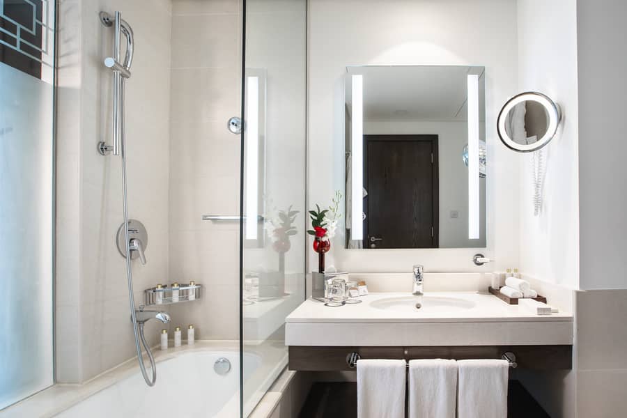 16 Bathroom(2). jpg