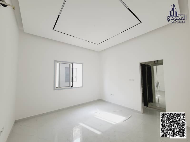 3 1000805778-284571_watermarked. jpg