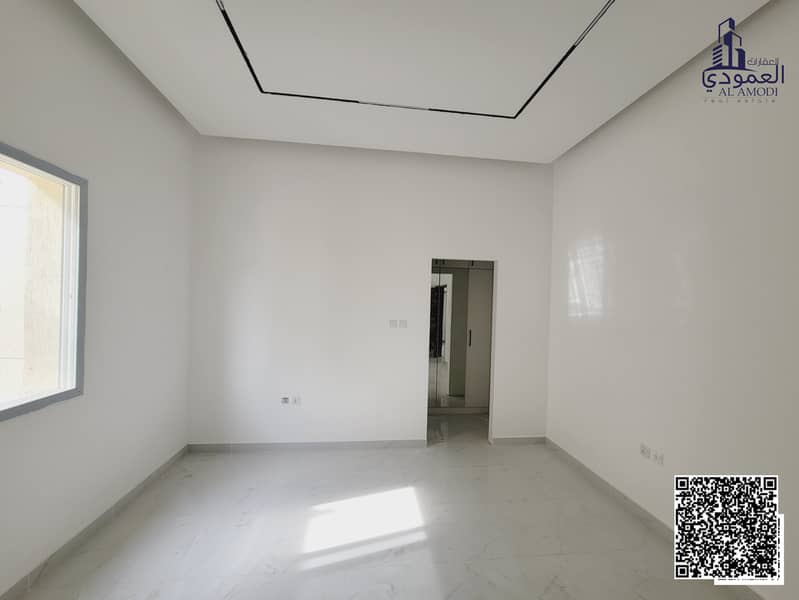4 1000805779-711998_watermarked. jpg