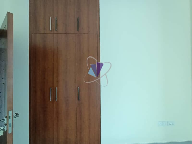 18 fe8d514e-a27d-46a1-a8b1-c2703b7ecc92. jpg