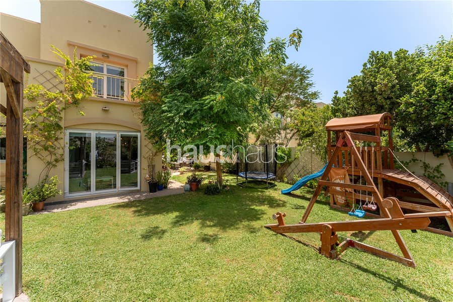 Lake View | Upgraded | Available August