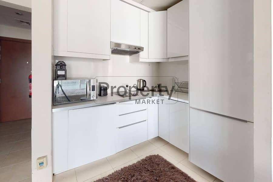 6 Downtown-Burj-Al-Nujoom-Studio-Kitchen. jpg