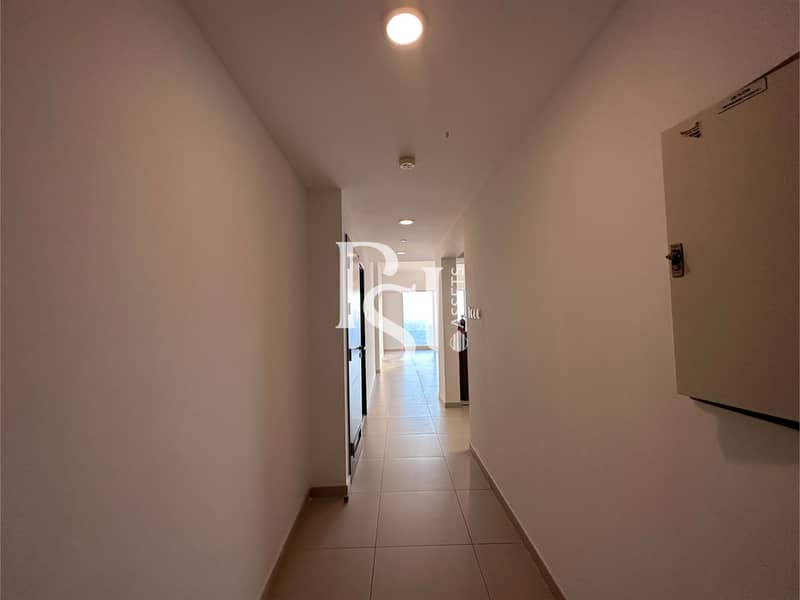 4 Gate tower -3Bedroom maid, reem island (7). jpg