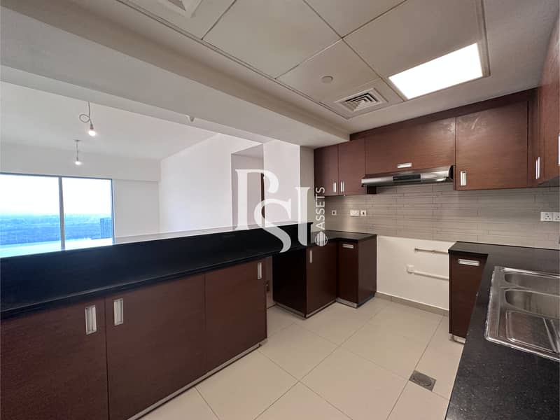 12 Gate tower -3Bedroom maid, reem island (11). jpg