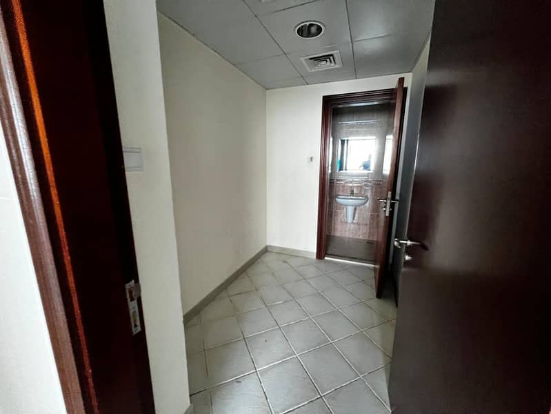 28 ceffab1a-b33b-474c-bb38-35d4ce666555. jpg