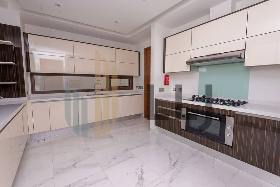 10 Kitchen5_preview. jpeg