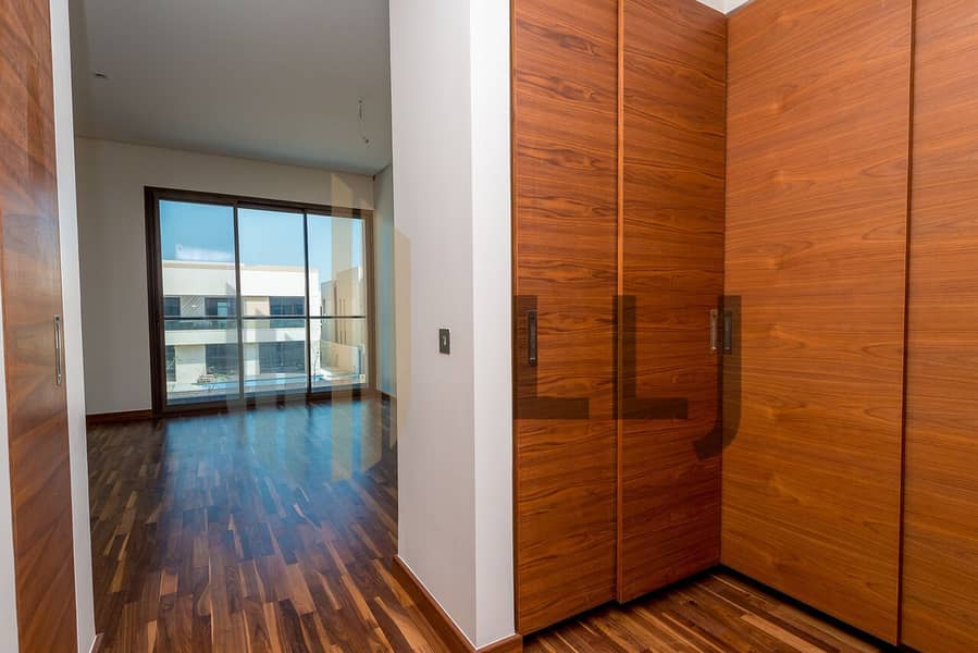 28 Master bedroom closet 2_preview. jpeg