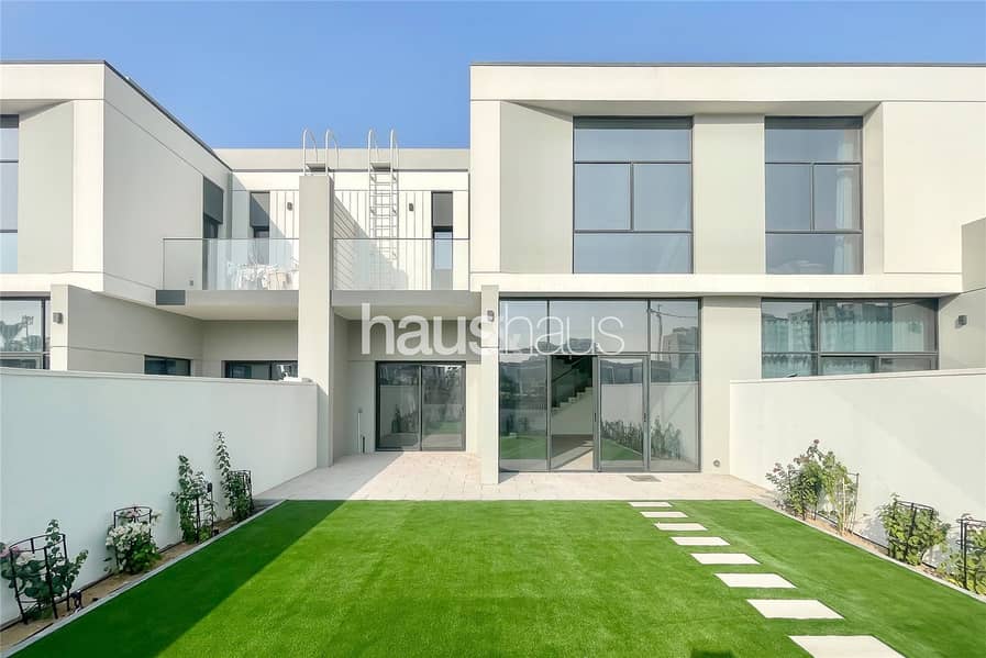 Park Backing Luxury | Beautifully Landscaped Park Backing Luxury | Beautifully Landscaped